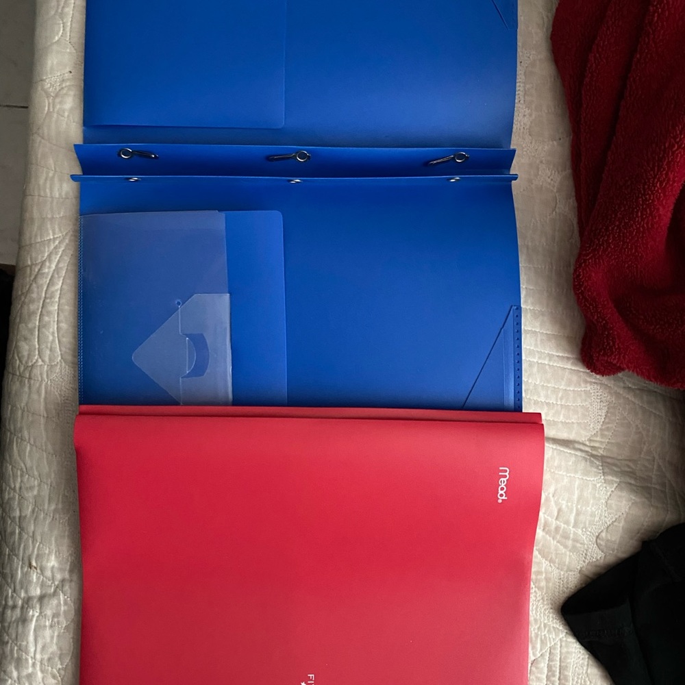 Folders - Picture 3 of 7